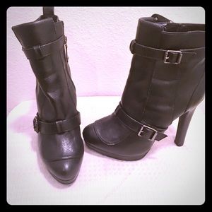 Vera Wang Boots